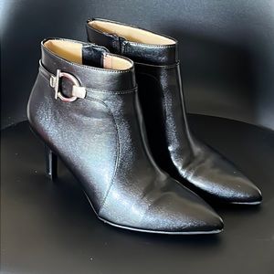 2.5 inch heel booties